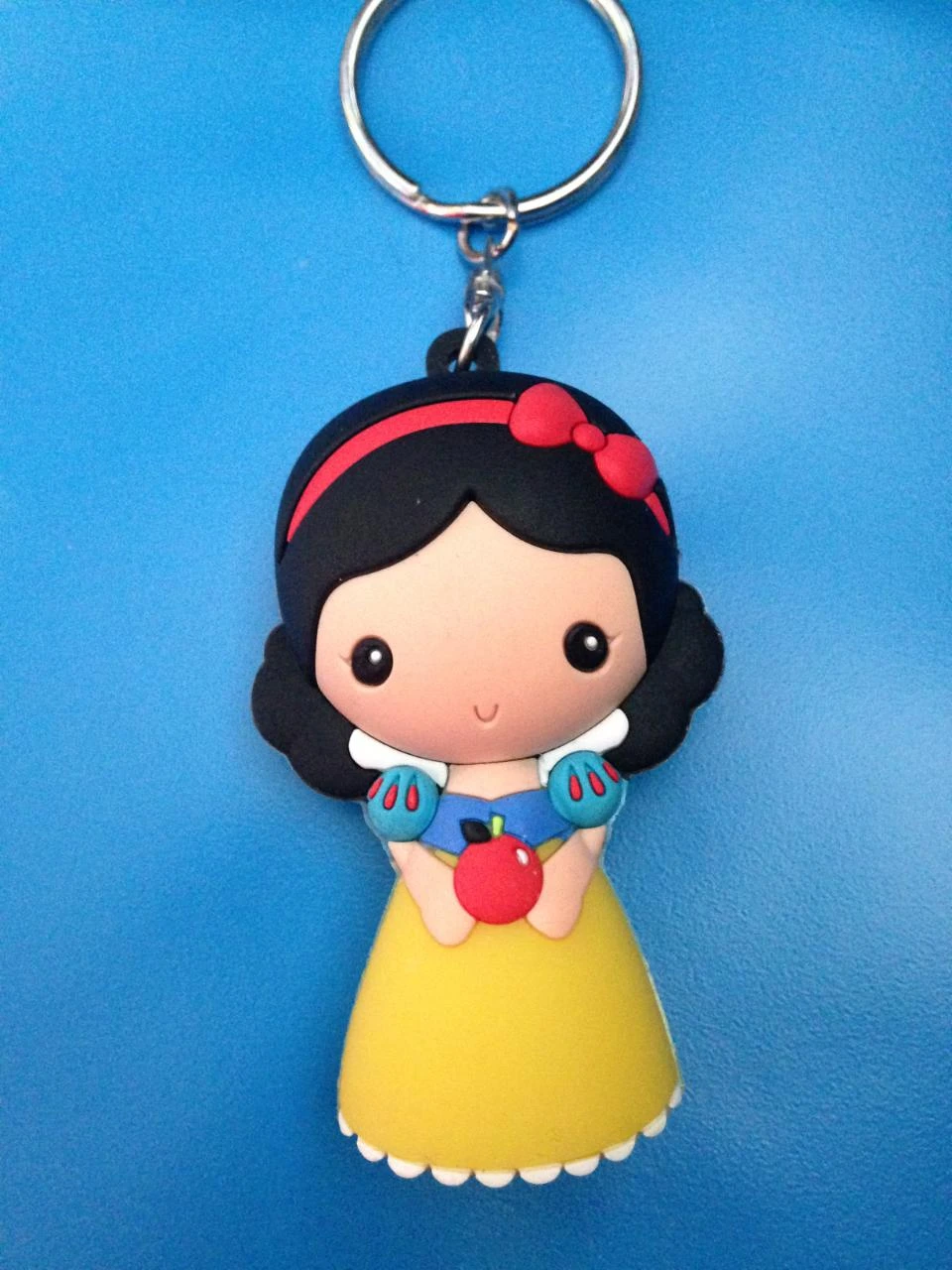 Porte clés disney disneyland paris : princesse blanche neige en relief 3D